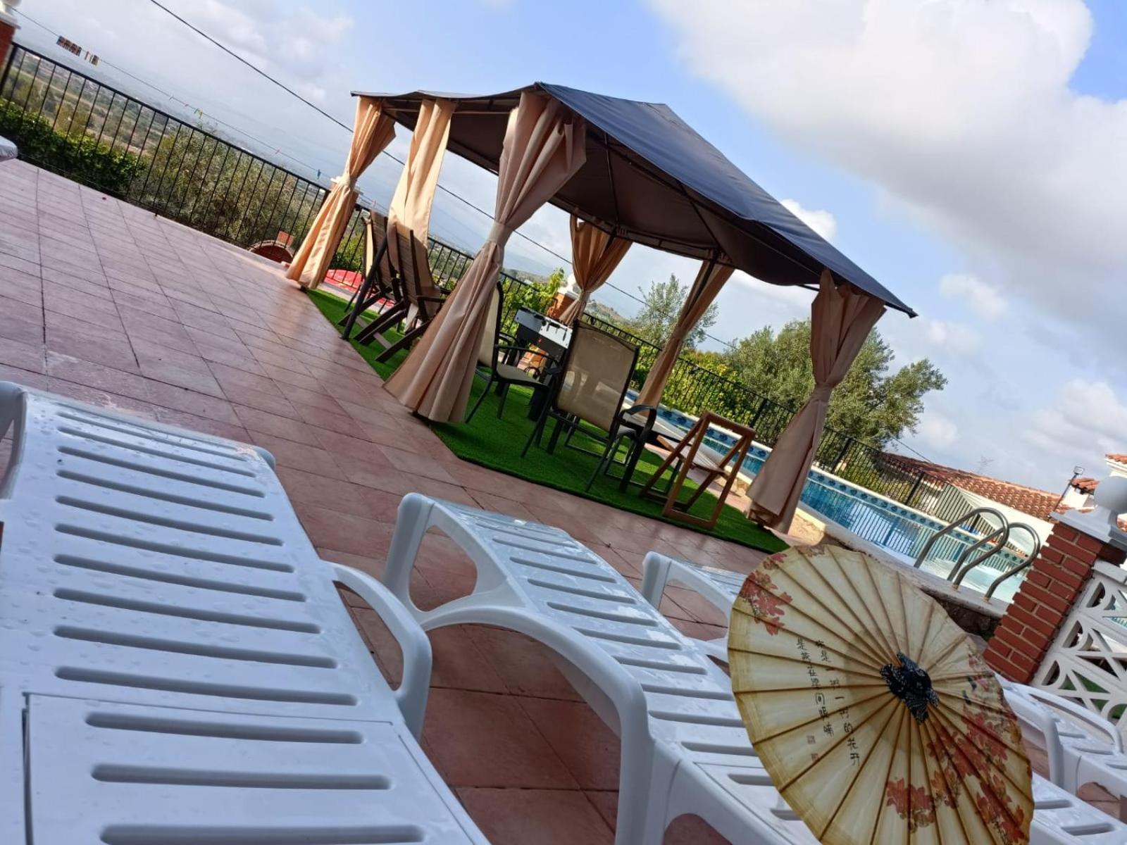 Bedroom With Private Bathroom And Two-Bedroom Family Suite In Quiet Forest Country House 80M2 Large Swimming Pool Music Town Lliria The Garden And Swimmingpool And Garden Are Shared 外观 照片