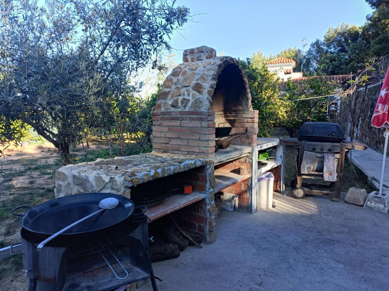 Bedroom With Private Bathroom And Two-Bedroom Family Suite In Quiet Forest Country House 80M2 Large Swimming Pool Music Town Lliria The Garden And Swimmingpool And Garden Are Shared 外观 照片