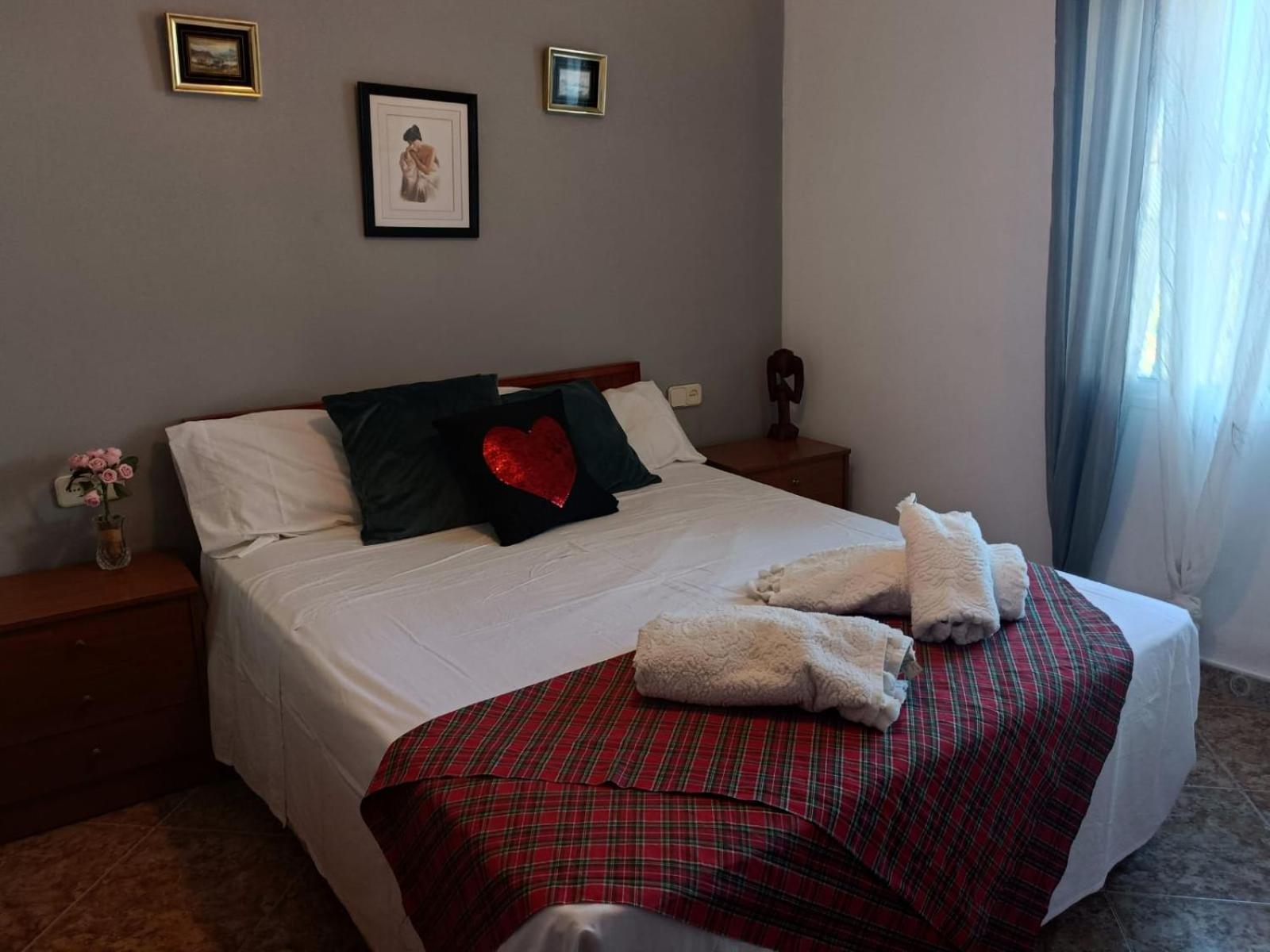 Bedroom With Private Bathroom And Two-Bedroom Family Suite In Quiet Forest Country House 80M2 Large Swimming Pool Music Town Lliria The Garden And Swimmingpool And Garden Are Shared 外观 照片