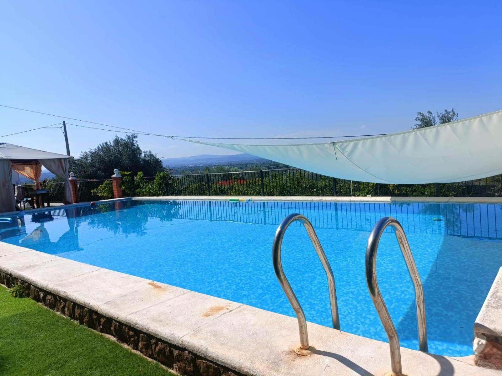 Bedroom With Private Bathroom And Two-Bedroom Family Suite In Quiet Forest Country House 80M2 Large Swimming Pool Music Town Lliria The Garden And Swimmingpool And Garden Are Shared 外观 照片