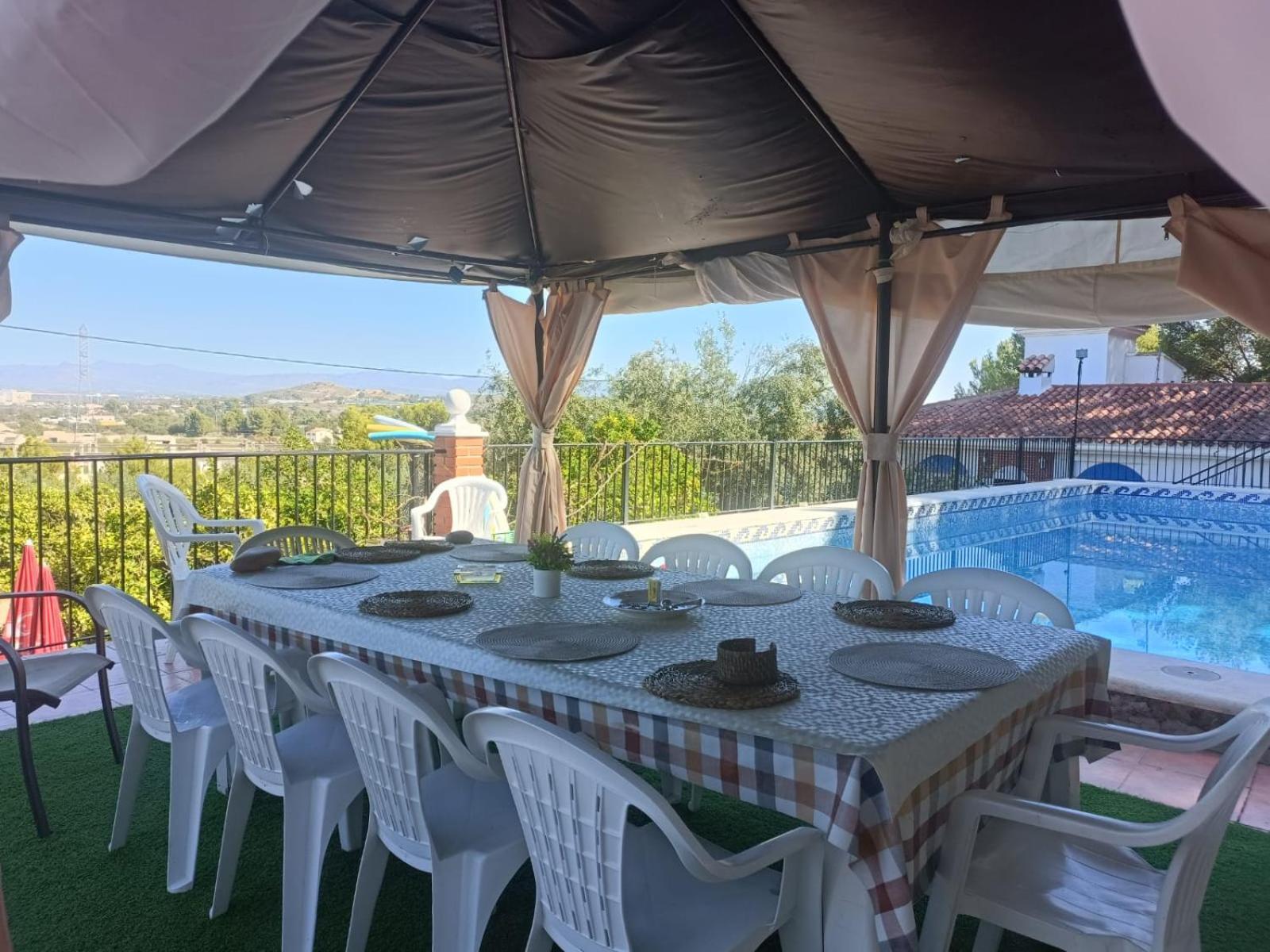 Bedroom With Private Bathroom And Two-Bedroom Family Suite In Quiet Forest Country House 80M2 Large Swimming Pool Music Town Lliria The Garden And Swimmingpool And Garden Are Shared 外观 照片