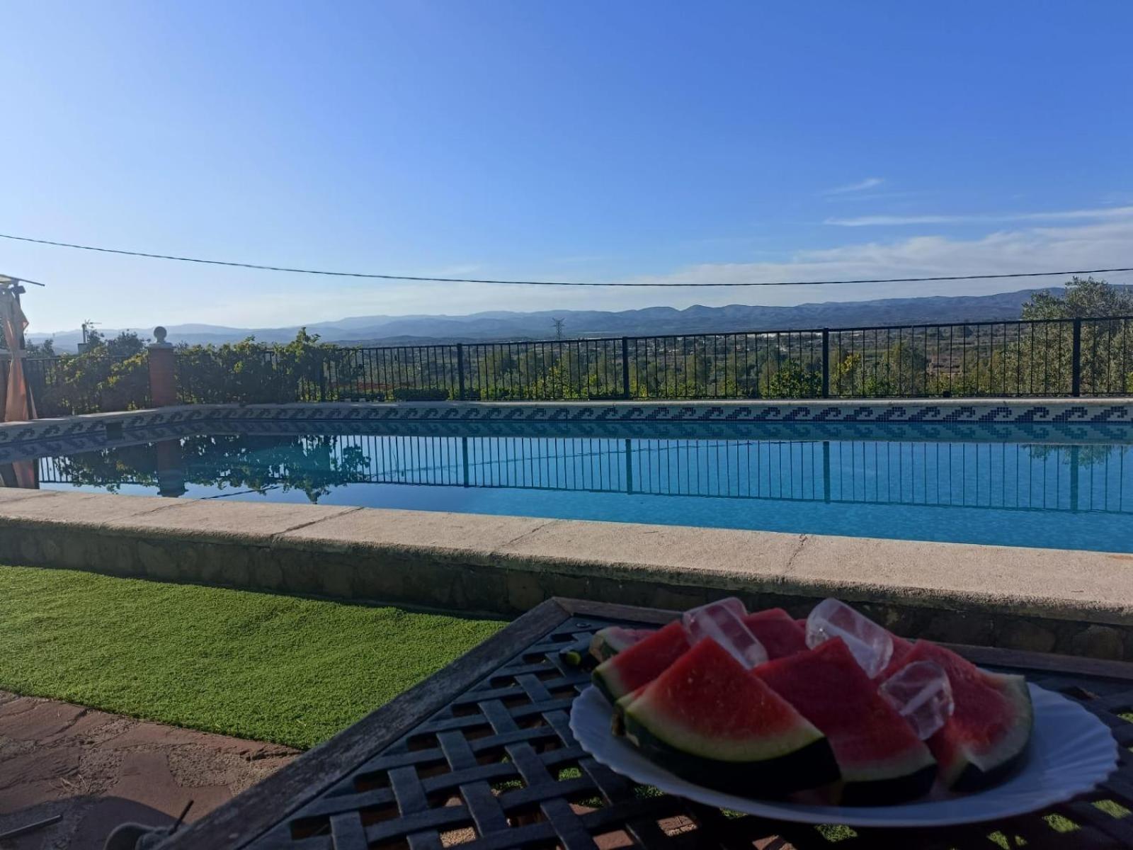 Bedroom With Private Bathroom And Two-Bedroom Family Suite In Quiet Forest Country House 80M2 Large Swimming Pool Music Town Lliria The Garden And Swimmingpool And Garden Are Shared 外观 照片